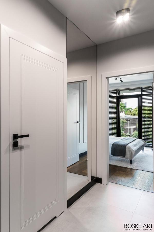 Stylowy Apartament W Centrum Poznania Luaran gambar