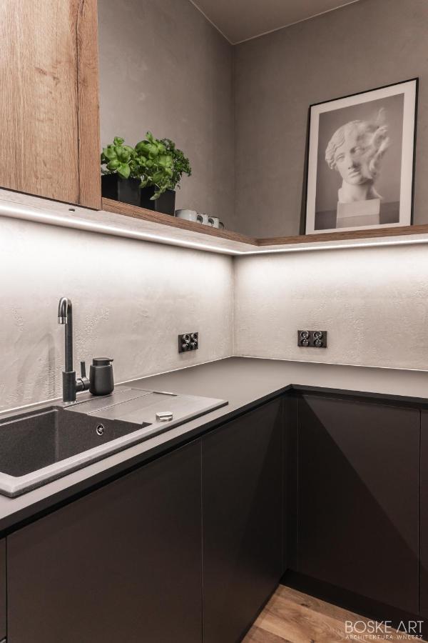 Stylowy Apartament W Centrum Poznania Luaran gambar