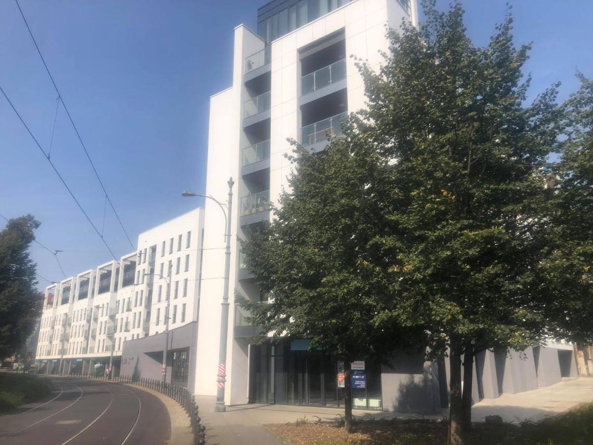 Stylowy Apartament W Centrum Poznania Luaran gambar